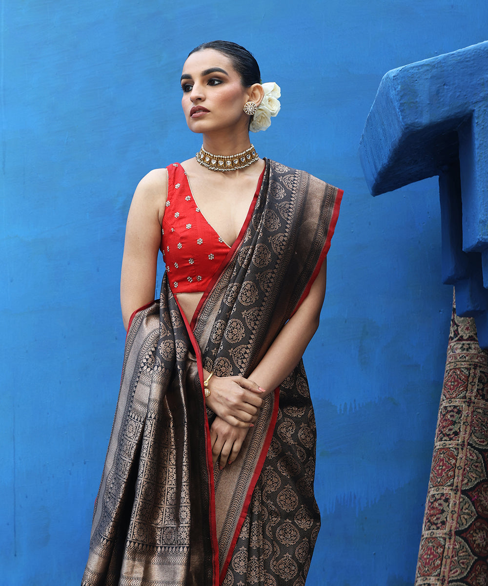 Handloom_Black_Pure_Katan_Silk_Kimkhab_Banarasi_Saree_With_Maroon_Selvedge_WeaverStory_01