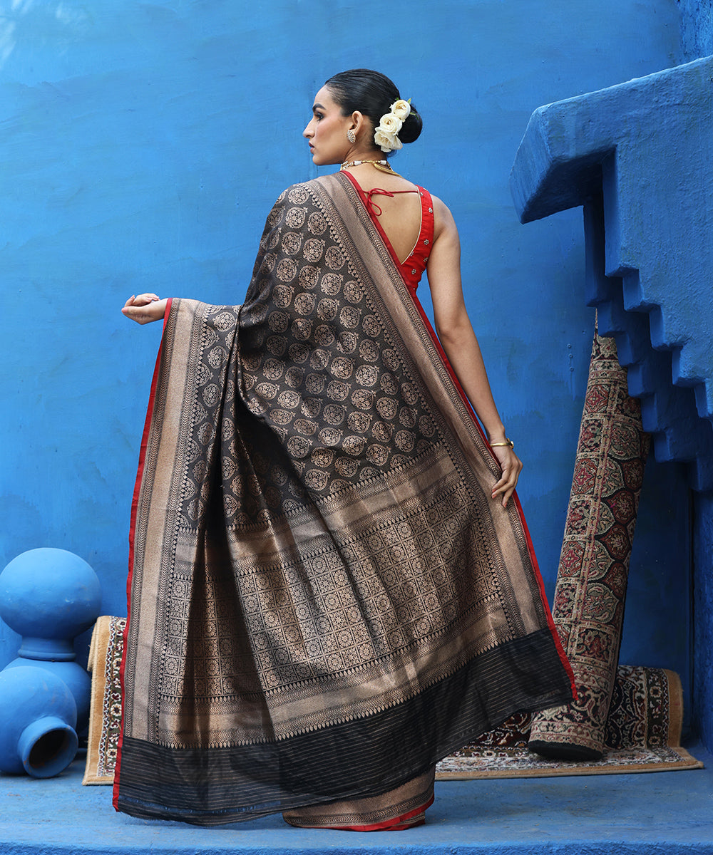 Handloom_Black_Pure_Katan_Silk_Kimkhab_Banarasi_Saree_With_Maroon_Selvedge_WeaverStory_03