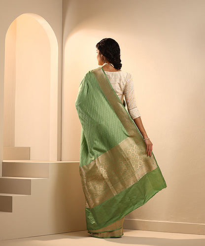 Handloom_Mint_Green_Pure_Satin_Silk_Tanchoi_Banarasi_Saree_With_Green_Resham_Work_WeaverStory_03