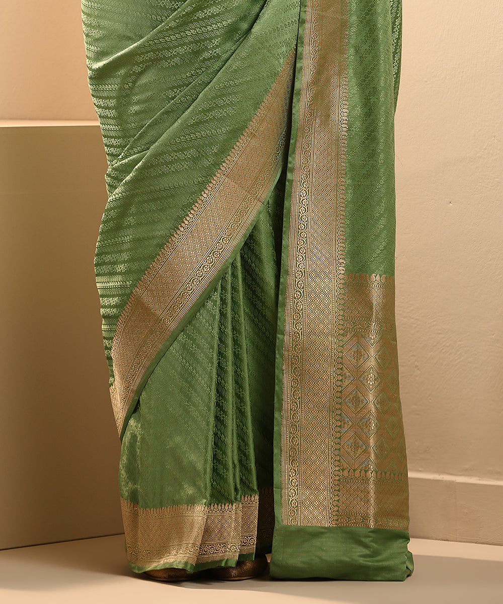 Handloom_Mint_Green_Pure_Satin_Silk_Tanchoi_Banarasi_Saree_With_Green_Resham_Work_WeaverStory_04