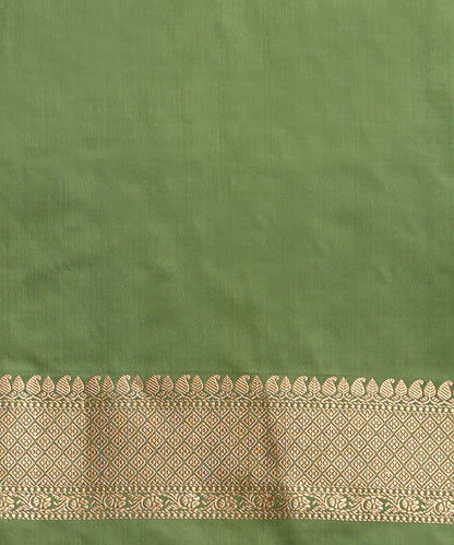 Handloom_Mint_Green_Pure_Satin_Silk_Tanchoi_Banarasi_Saree_With_Green_Resham_Work_WeaverStory_05