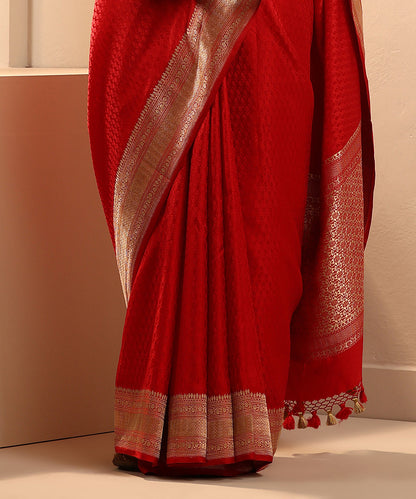 Handloom_Red_Pure_Satin_Silk_Tanchoi_Banarasi_Saree_With_Red_Resham_Work_WeaverStory_04