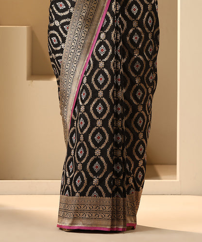 Black_Handloom_Pure_Katan_Silk_Banarasi_Saree_With_Sona_Rupa_Jaal_WeaverStory_04