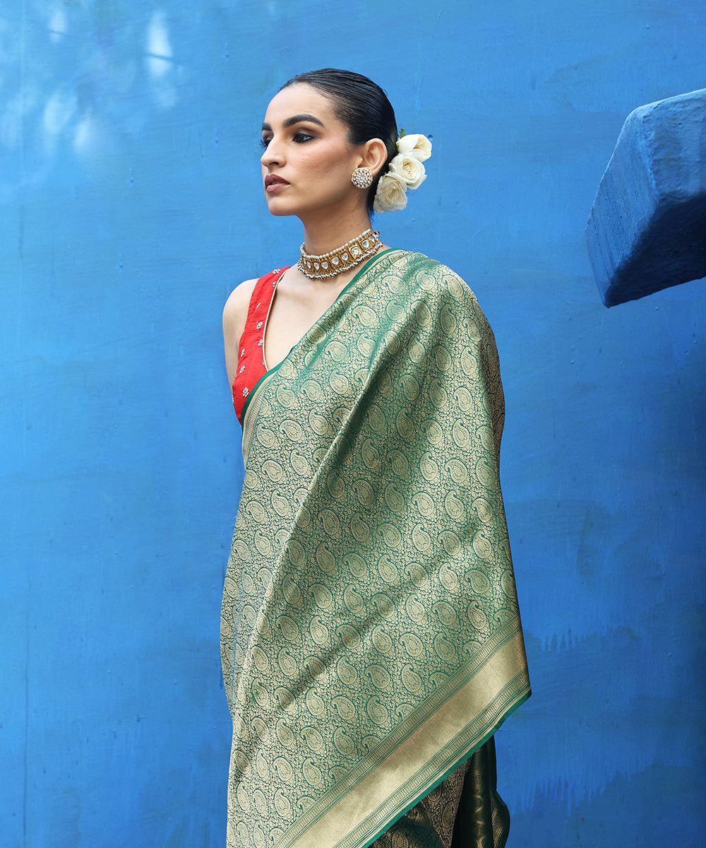 Handloom_Dark_Green_Pure_Katan_Silk_Tanchoi_Banarasi_Saree_With_Paisley_And_Zari_Jaal_WeaverStory_01
