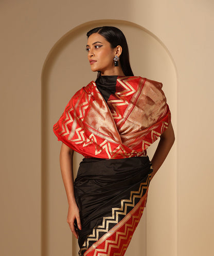 Handloom_Black_Pure_Katan_Silk_Banarasi_Saree_With_Chevron_Red_Border_WeaverStory_01