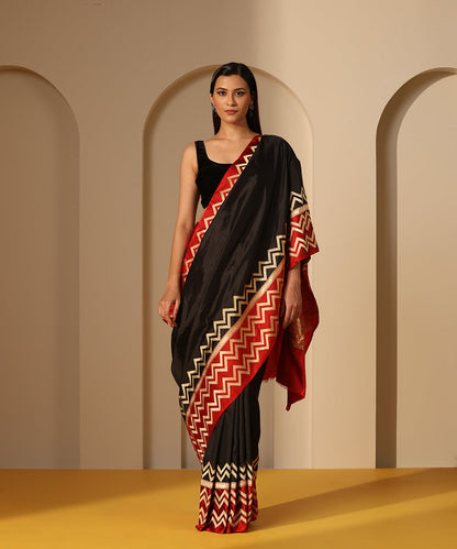 Handloom_Black_Pure_Katan_Silk_Banarasi_Saree_With_Chevron_Red_Border_WeaverStory_02