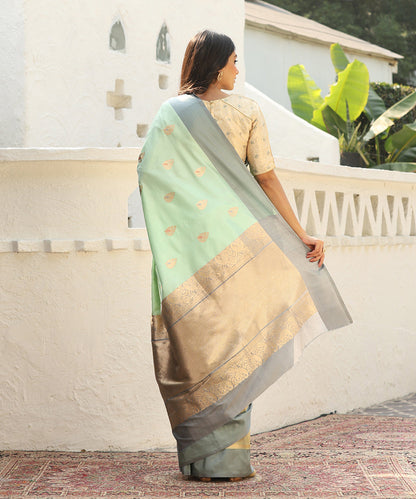 Handloom_Turquoise_Pure_Katan_Silk_Banarasi_Saree_With_Kadhwa_Boota_And_Broad_Shikargah_Satin_Border_WeaverStory_03