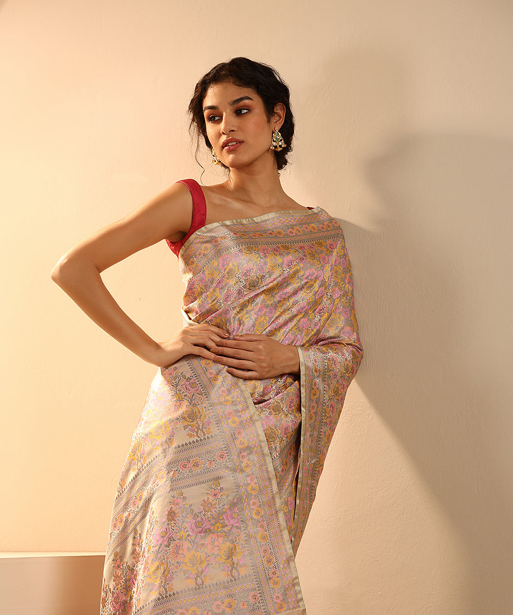Grey_Handloom_Pure_Satin_Silk_Tanchoi_Banarasi_Saree_With_Roses_In_Pink_And_Mustard_WeaverStory_01