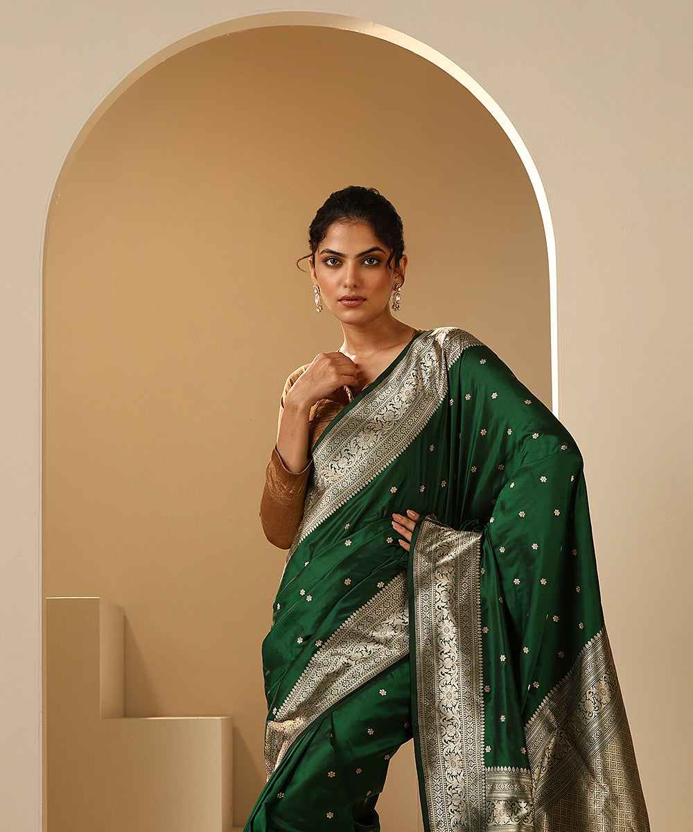 Emerald_Green_Handloom_Pure_Katan_Silk_Banarasi_Saree_With_Kadhwa_Border_WeaverStory_01
