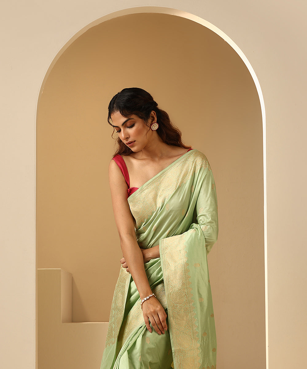 Handloom_Mint_Green_Pure_Katan_Silk_Banarasi_Saree_With_Kadhwa_Border_WeaverStory_01