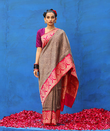 Handloom_Dark_Purple_Pure_Katan_Silk_Zari_Wasket_Banarasi_Saree_With_Pink_Contrast_Border_WeaverStory_02