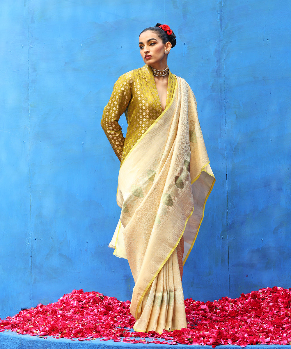 Light_Pistachio_Green_Handloom_Pure_Katan_Silk_Zari_Wasket_Banarasi_Saree_With_Meenakari_WeaverStory_02