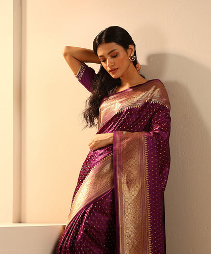 Purple_Handloom_Pure_Mashroo_Silk_Tanchoi_Banarasi_Saree_With_Gold_Zari_Border_WeaverStory_01