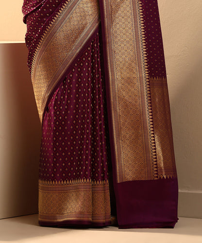 Purple_Handloom_Pure_Mashroo_Silk_Tanchoi_Banarasi_Saree_With_Gold_Zari_Border_WeaverStory_04