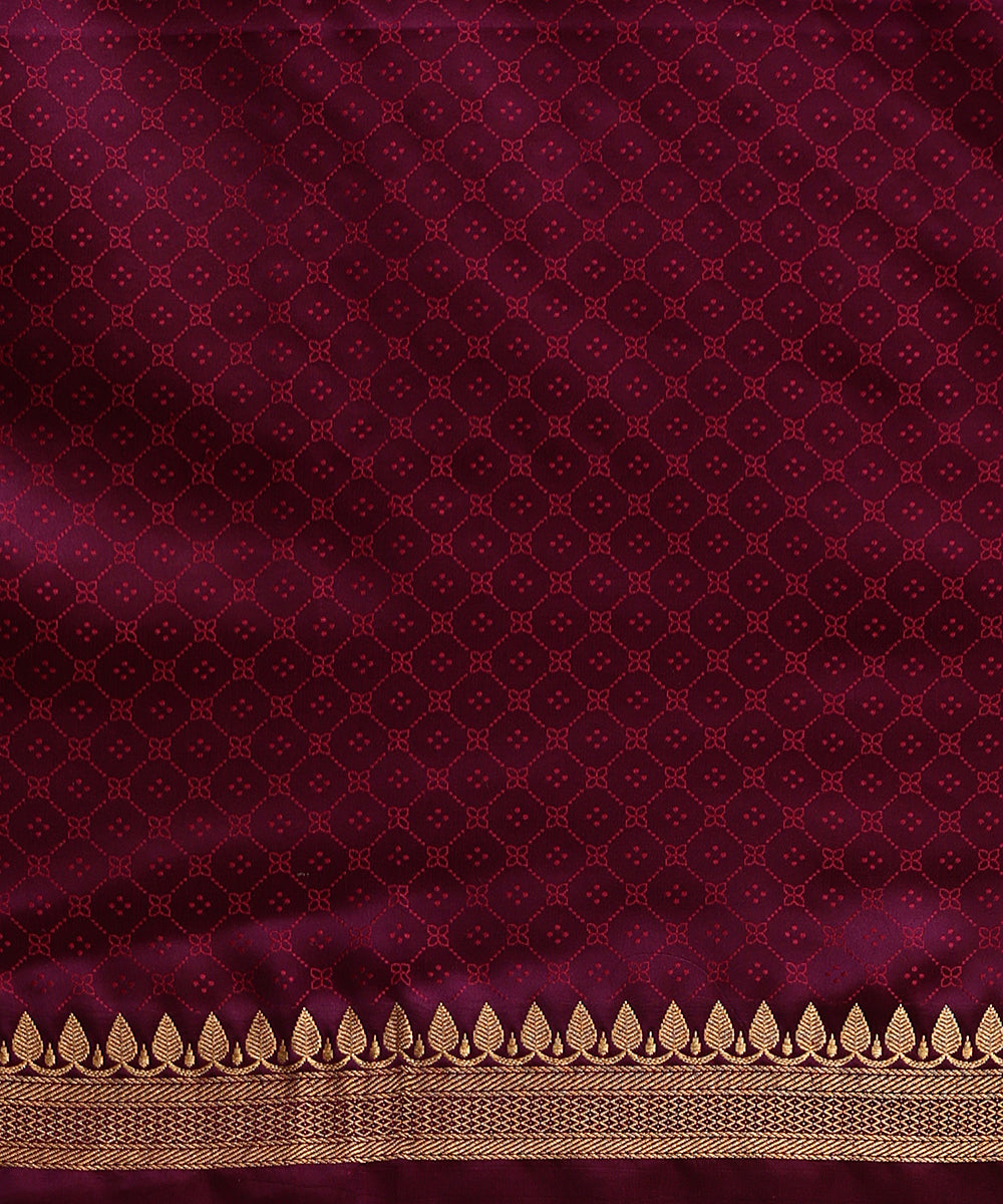 Purple_Handloom_Pure_Mashroo_Silk_Tanchoi_Banarasi_Saree_With_Gold_Zari_Border_WeaverStory_05