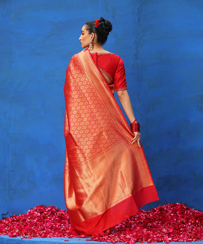 Handloom_Red_Pure_Katan_Silk_Zari_Wasket_Banarasi_Saree_With_Blue_Meenakari_WeaverStory_03