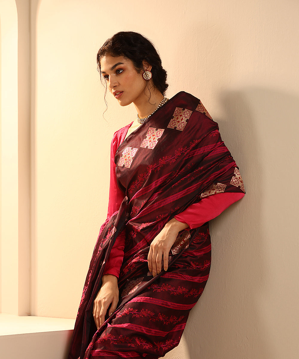 Handloom_Purple_And_Pink_Dual_Tone_Pure_Mashroo_Silk_Tanchoi_Banarasi_Saree_WeaverStory_01