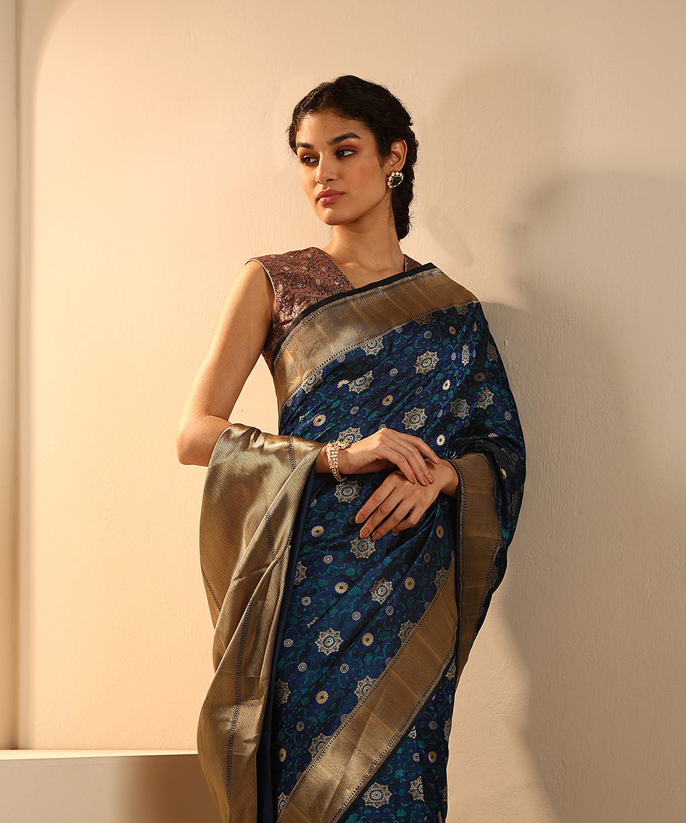 Handloom_Blue_And_Turquoise_Dual_Tone_Pure_Mashroo_Silk_Tanchoi_Banarasi_Saree_WeaverStory_01