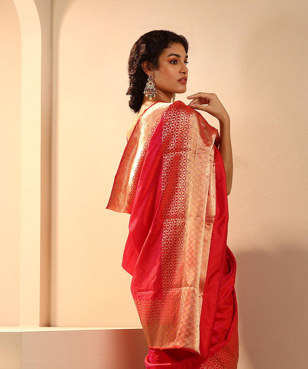 Handloom_Hot_Pink_Pure_Mashroo_Silk_Tanchoi_Banarasi_Saree_With_Zari_Border_WeaverStory_01