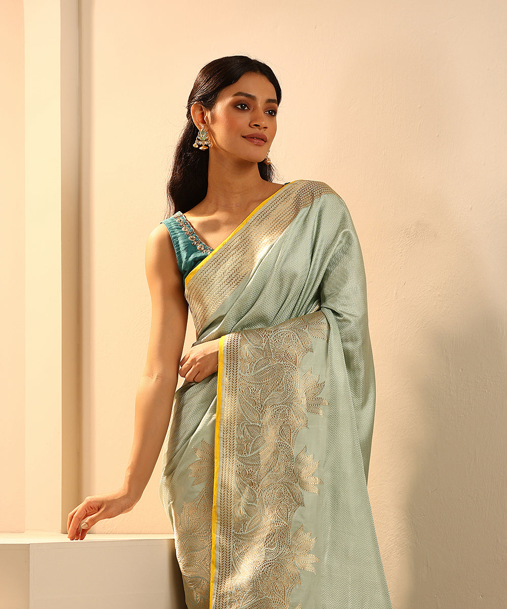 Light_Green_Handloom_Pure_Mashroo_Silk_Tanchoi_Banarasi_Saree_With_Tanzeb_Border_WeaverStory_01