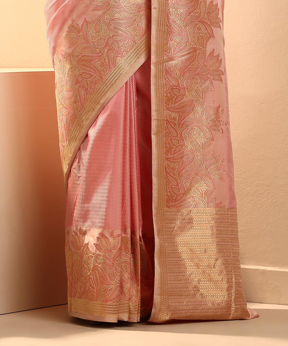 Light_Pink_Handloom_Pure_Mashroo_Silk_Tanchoi_Banarasi_Saree_With_Tanzeb_Border_WeaverStory_04