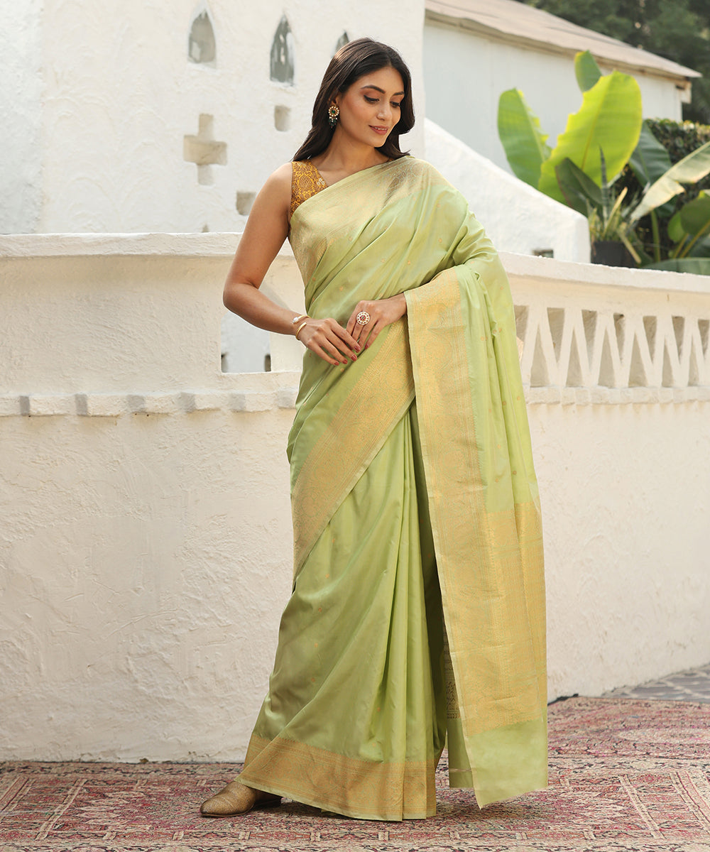 Green_Handloom_Pure_Katan_Silk_Banarasi_Saree_With_Kadhwa_Booti_And_Border_WeaverStory_02