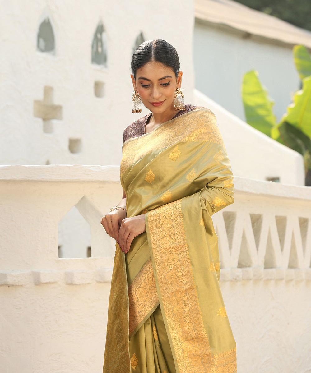 Handloom_Henna_Green_Pure_Katan_Silk_Banarasi_Saree_With_Kadhwa_Boota_WeaverStory_01