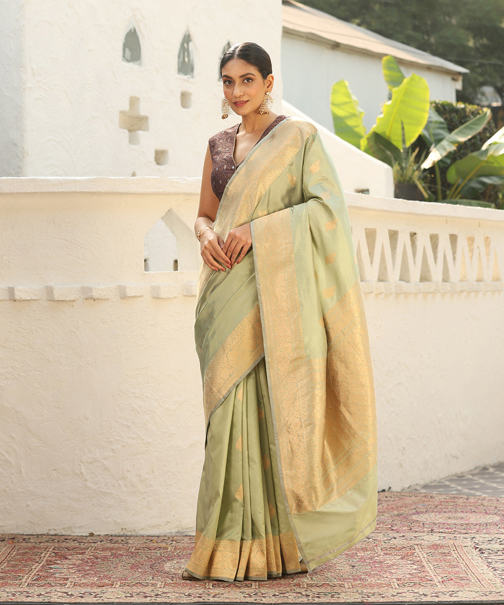 Pistachio_Green_Handloom_Pure_Katan_Silk_Banarasi_Saree_With_Kadhwa_Booti_WeaverStory_02