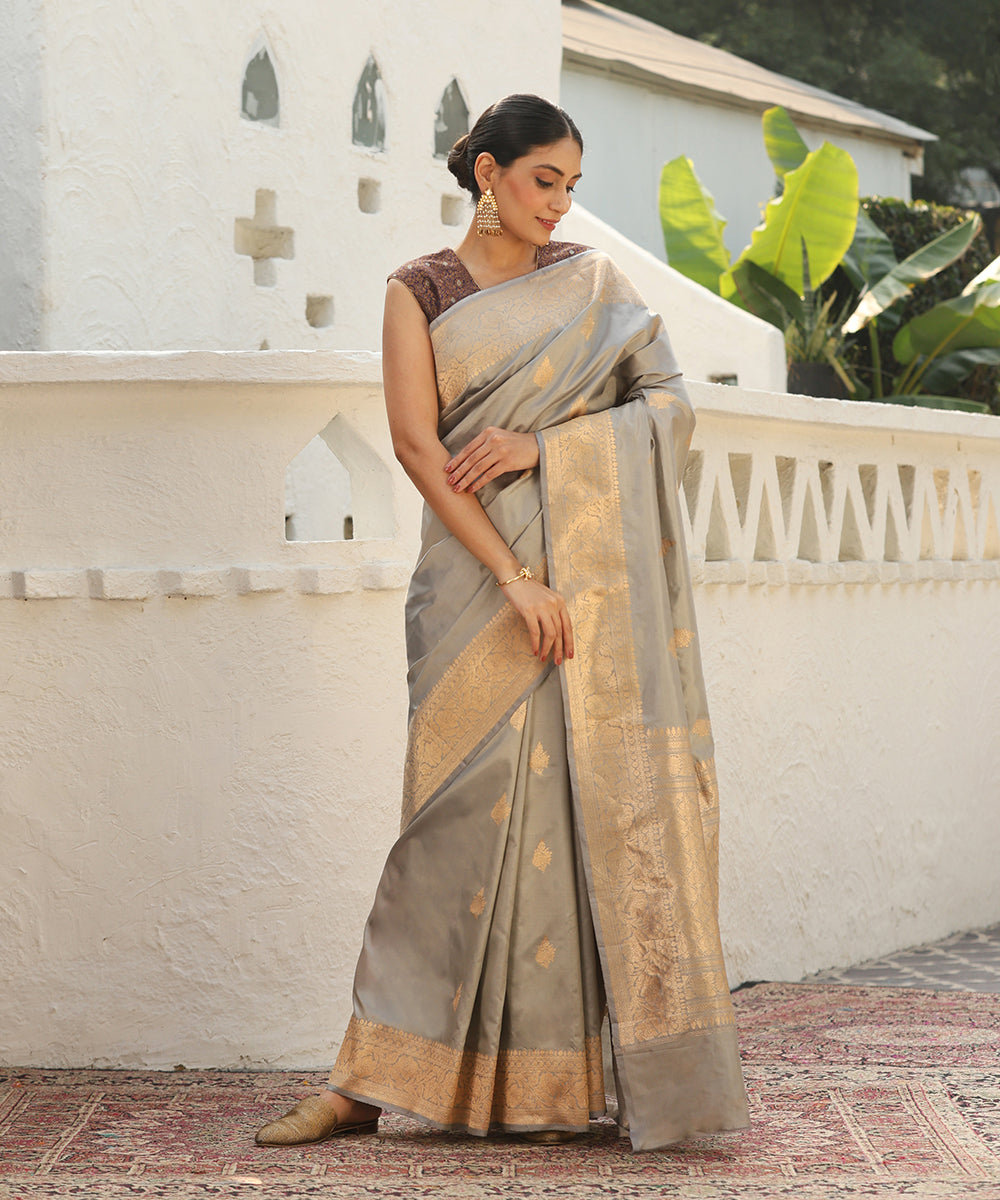 Handloom_Grey_Pure_Katan_Silk_Banarasi_Saree_With_Kadhwa_Boota_WeaverStory_02