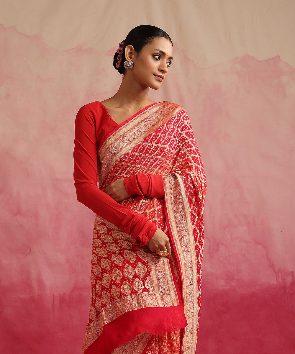 Handloom_Orange_And_Red_Ombre_Dyed_Pure_Georgette_Banarasi_Bandhej_Saree_WeaverStory_01