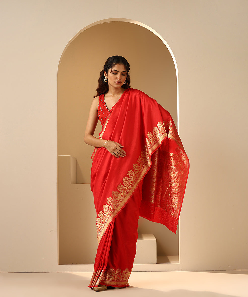 Red_Handloom_Pure_Katan_Silk_Plain_Banarasi_Saree_With_Gold_Zari_Persian_Border_WeaverStory_02