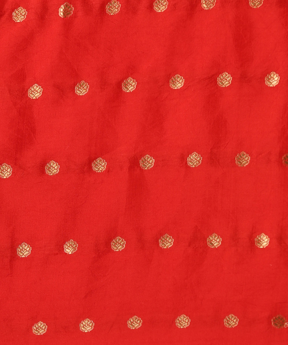 Red_Handloom_Pure_Katan_Silk_Plain_Banarasi_Saree_With_Gold_Zari_Persian_Border_WeaverStory_05