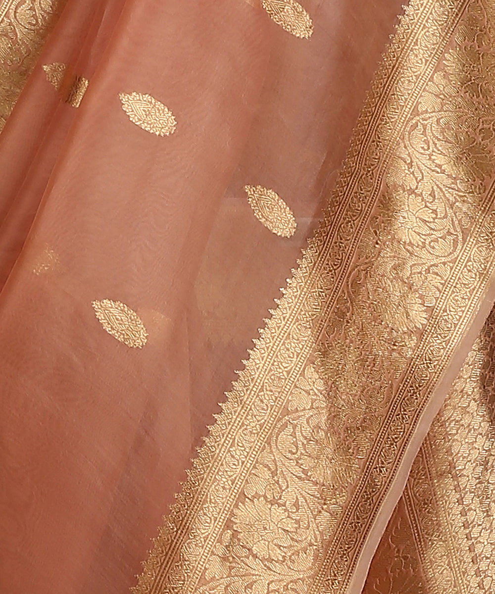 Dusty_Pink_Handloom_Pure_Organza_Silk_Banarasi_Saree_With_Gold_Zari_Border_And_Kadhwa_Boota_WeaverStory_04