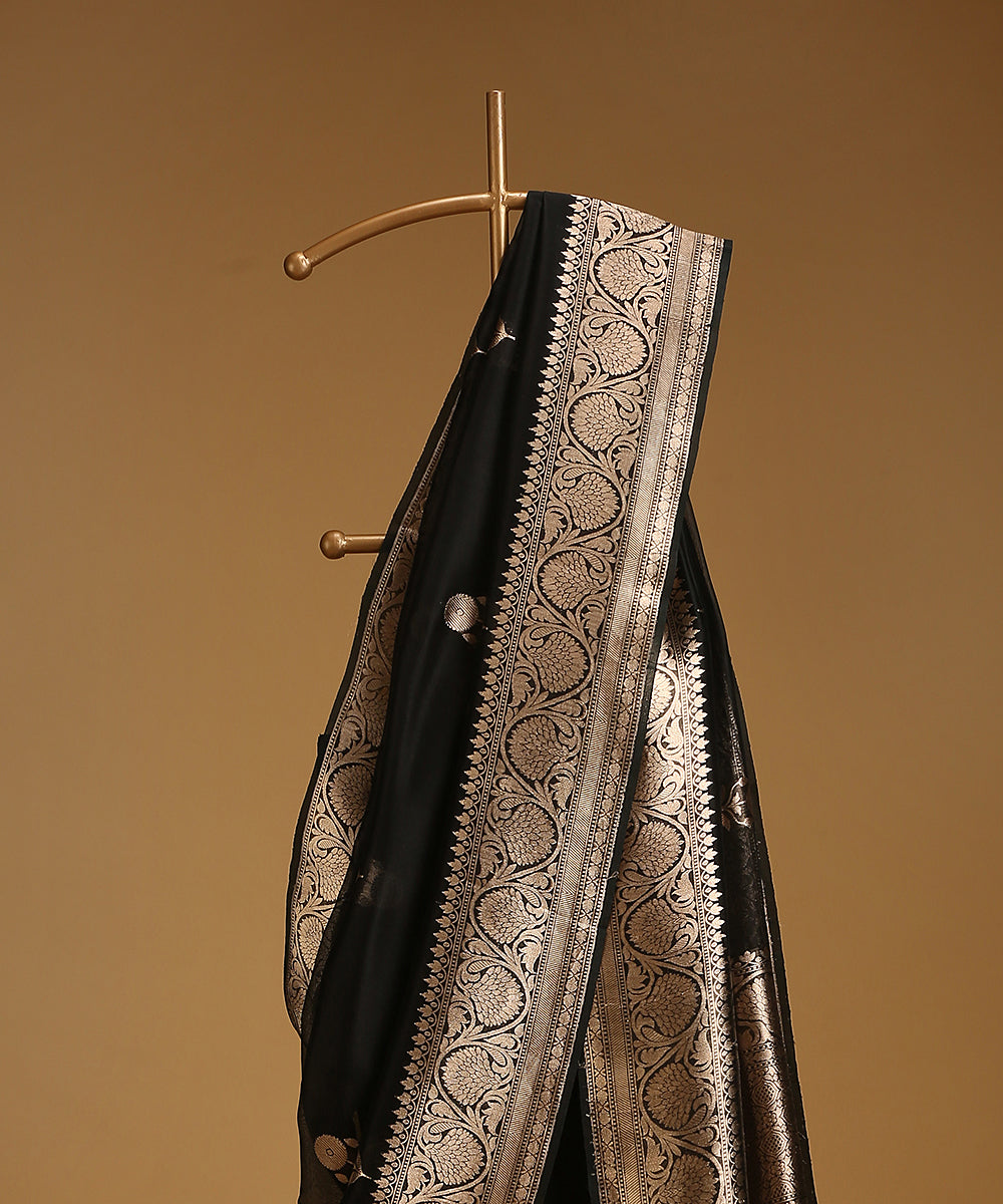 Black_Handloom_Pure_Organza_Silk_Banarasi_Saree_With_Gold_Zari_Border_And_Kadhwa_Boota_WeaverStory_02