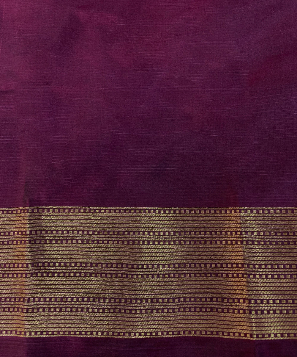 Handloom_Wine_And_Gold_Pure_Tissue_Silk_Tanchoi_Banarasi_Saree_WeaverStory_05