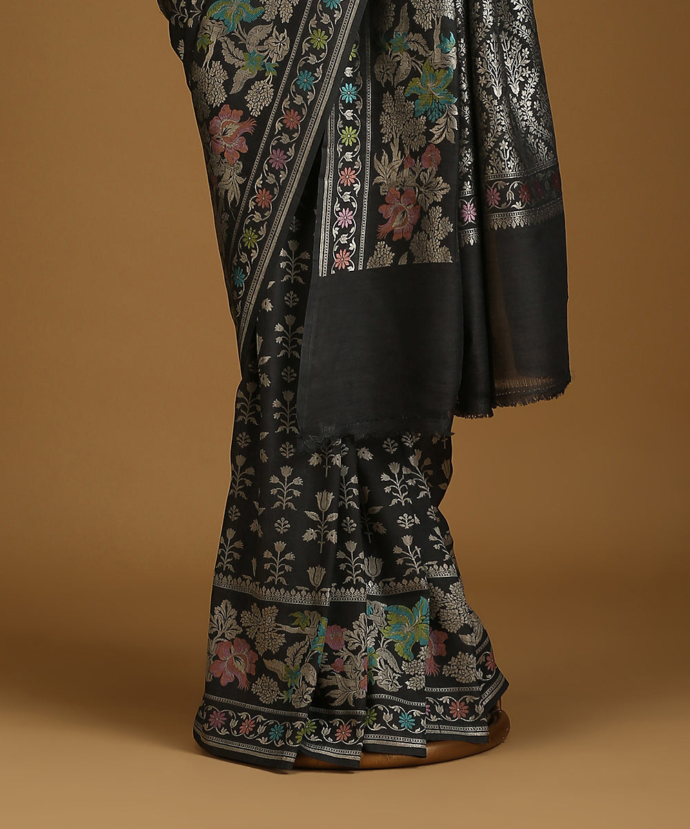 Black_Handloom_Pure_Tusser_Georgette_Banarasi_Saree_With_All_Over_Floral_Motifs_WeaverStory_03