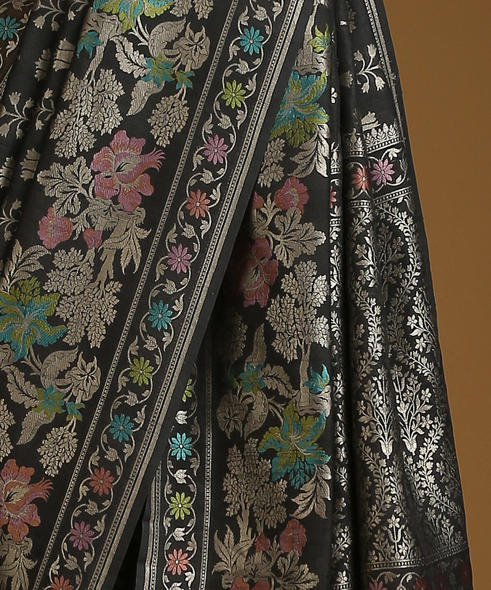 Black_Handloom_Pure_Tusser_Georgette_Banarasi_Saree_With_All_Over_Floral_Motifs_WeaverStory_04