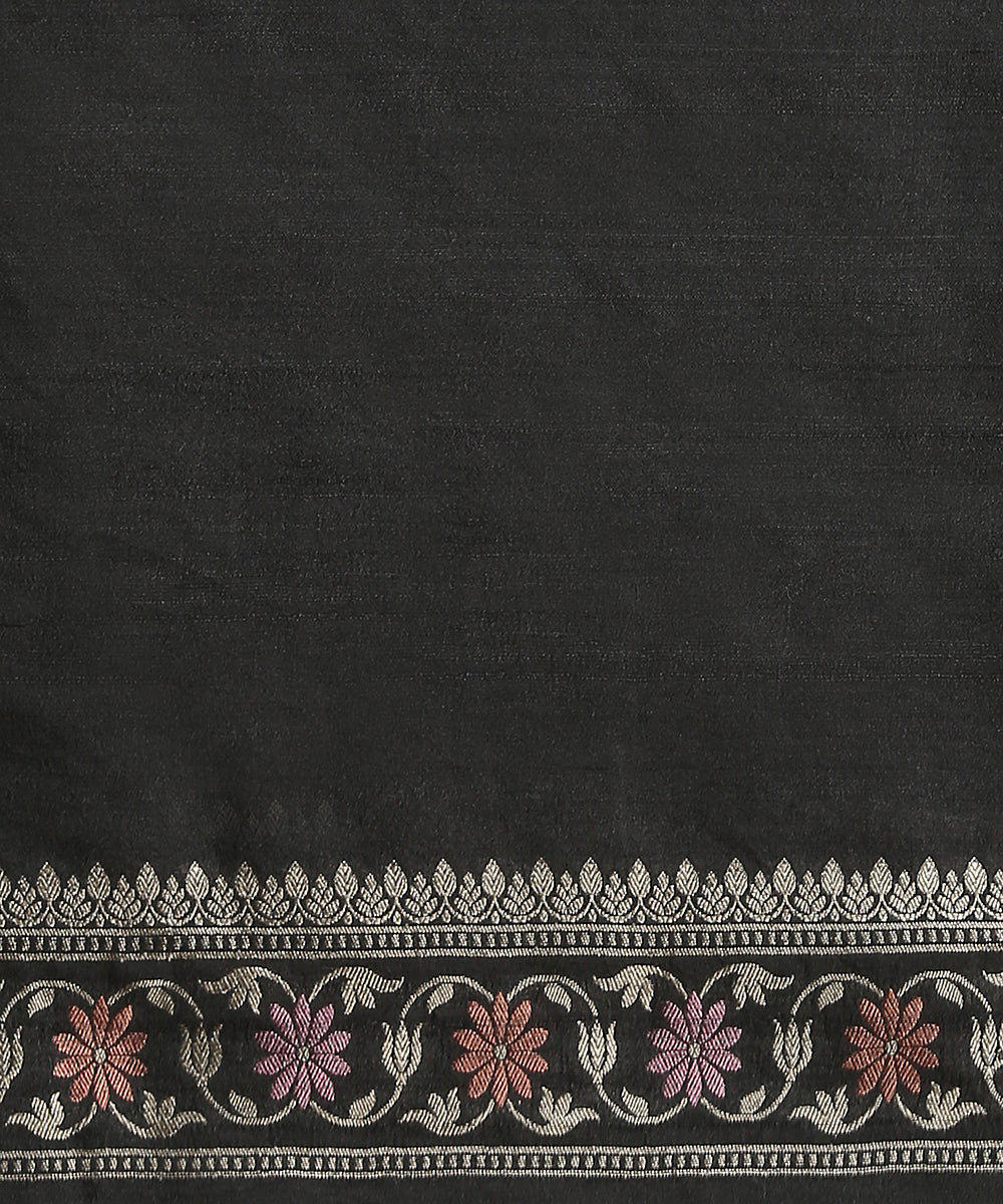 Black_Handloom_Pure_Tusser_Georgette_Banarasi_Saree_With_All_Over_Floral_Motifs_WeaverStory_06