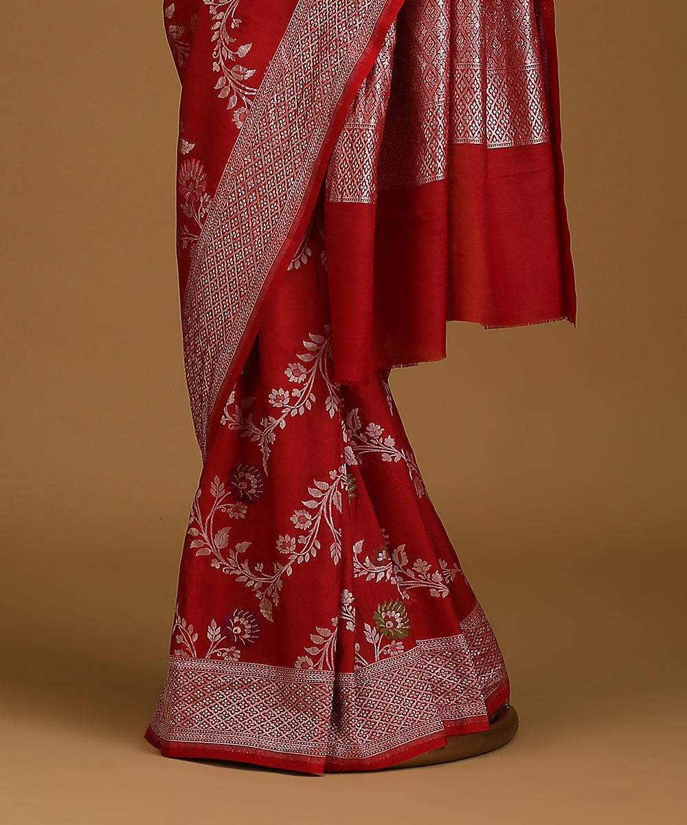 Handloom_Red_Pure_Tusser_Georgette_Banarasi_Saree_With_floral_Bel_WeaverStory_03