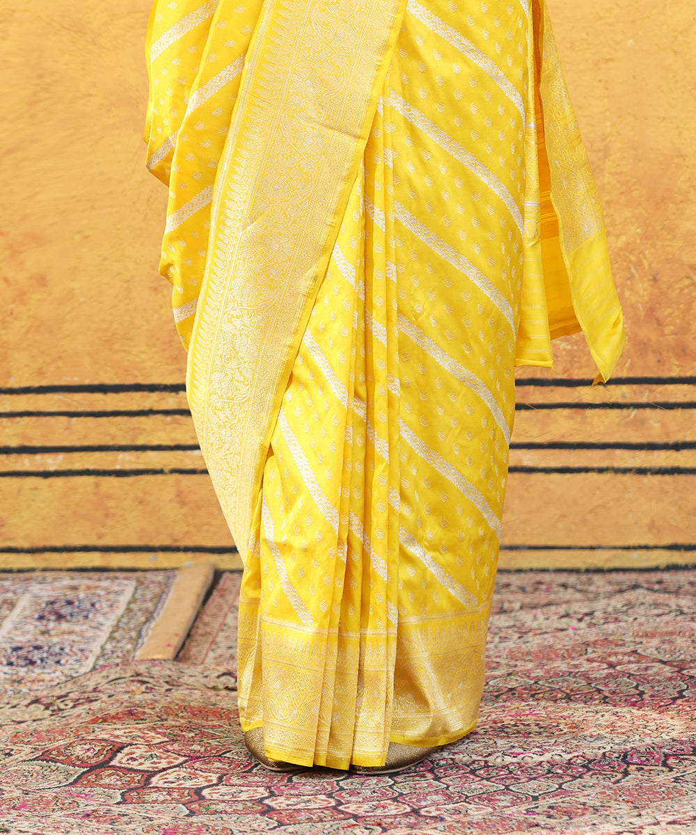 Handloom_Yellow_Pure_Katan_Silk_Banarasi_Saree_With_Aada_Jaal_WeaverStory_04