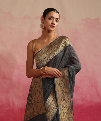 Handloom_Grey_Pure_Georgette_Ajrakh_Print_Banarasi_Saree_With_Chevron_Pattern_WeaverStory_01