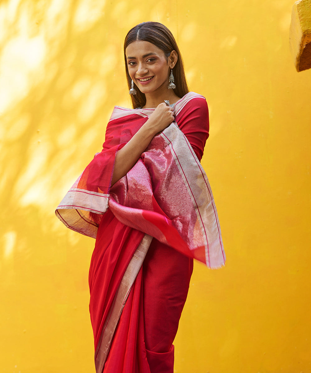 Handloom_Pink_And_Red_Dual_Tone_Pure_Cotton_Silk_Chanderi_Saree_WeaverStory_01