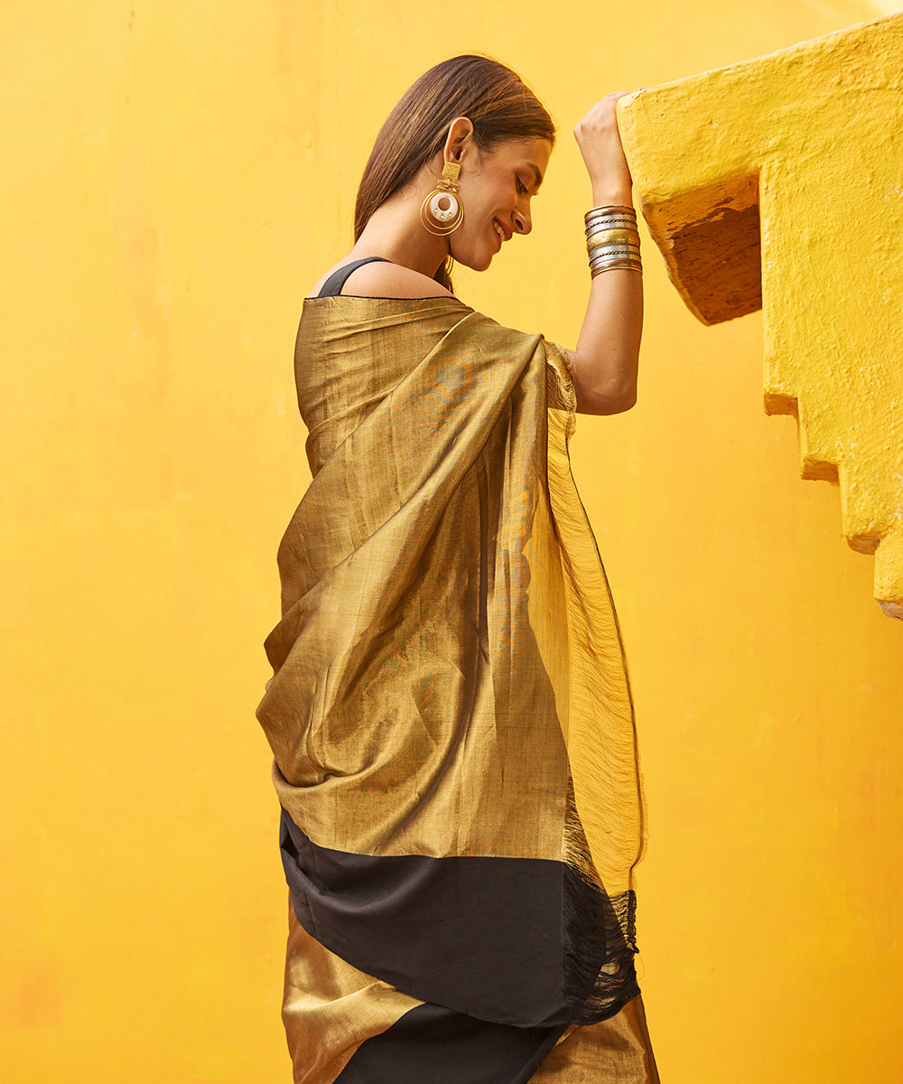 Gold_Handloom_Pure_Tissue_Chanderi_Saree_With_Broad_Black_Border_WeaverStory_01