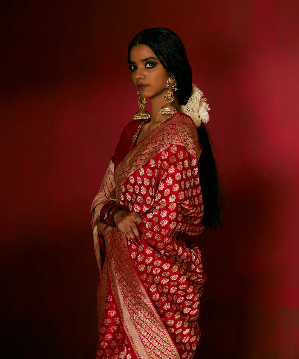 Red_Handloom_Pure_Katan_Silk_Banarasi_Saree_With_Kadhwa_Booti_WeaverStory_01