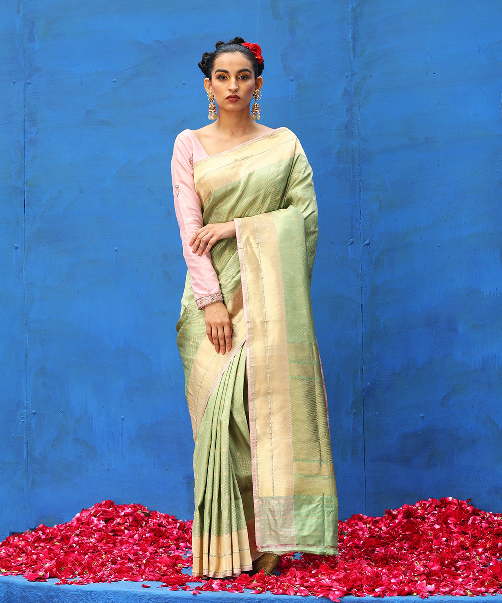 Handlomm_Light_Green_Pure_Katan_Silk_Zari_Tanchoi_Banarasi_Saree_With_Pink_Selvedge_WeaverStory_02
