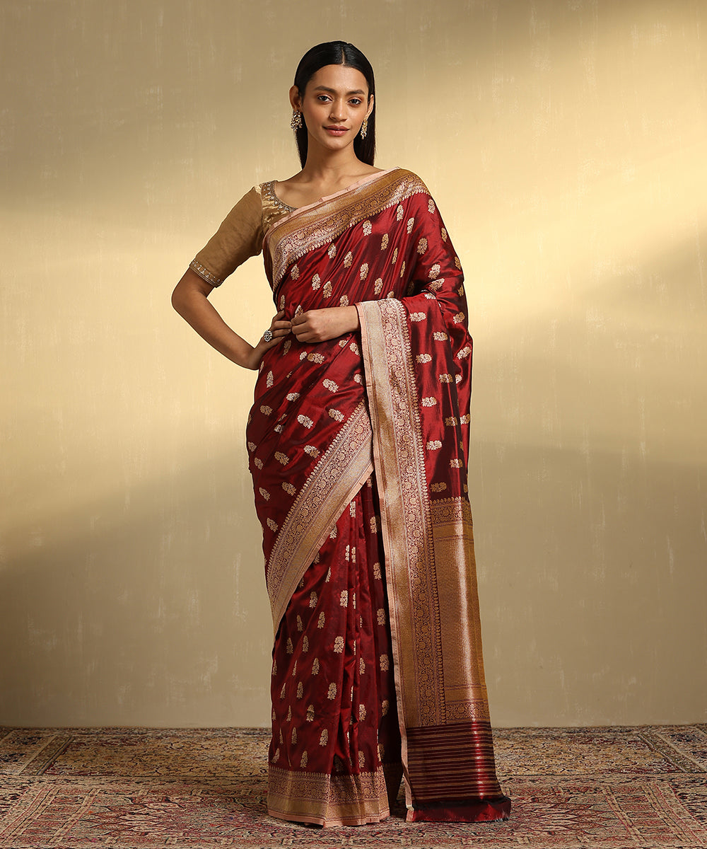 Handloom_Maroon_Pure_Katan_Silk_Banarasi_Saree_With_Zari_Booti_And_Kadhwa_Border_WeaverStory_01