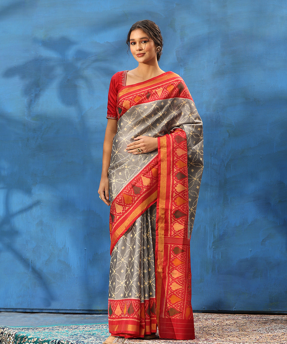 Handloom_Grey_And_Red_Pure_Mulberry_Silk_Ikat_Patola_Saree_With_Tissue_Border_WeaverStory_01
