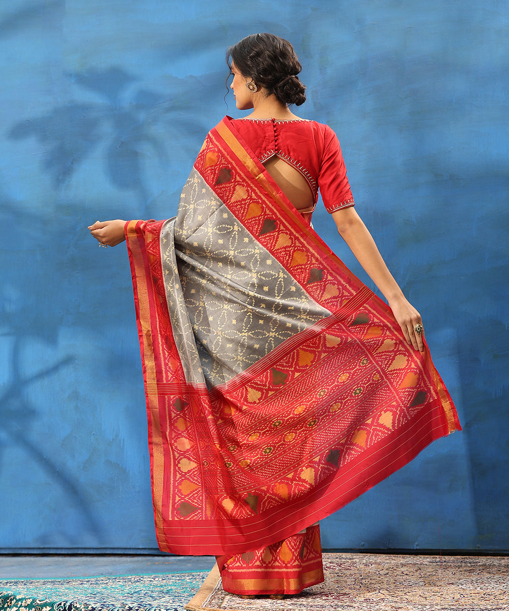 Handloom_Grey_And_Red_Pure_Mulberry_Silk_Ikat_Patola_Saree_With_Tissue_Border_WeaverStory_03