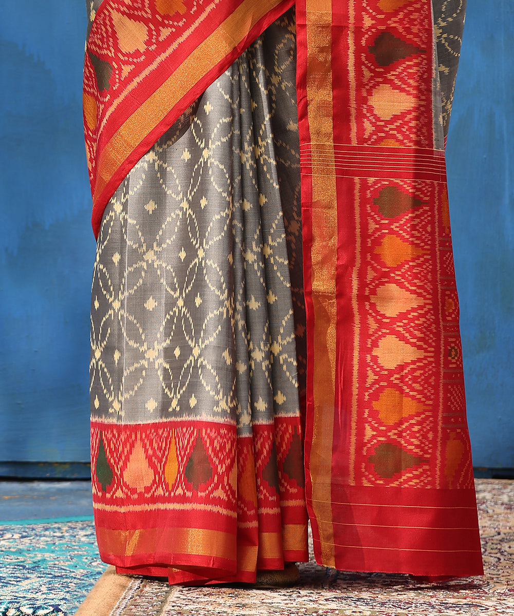 Handloom_Grey_And_Red_Pure_Mulberry_Silk_Ikat_Patola_Saree_With_Tissue_Border_WeaverStory_04