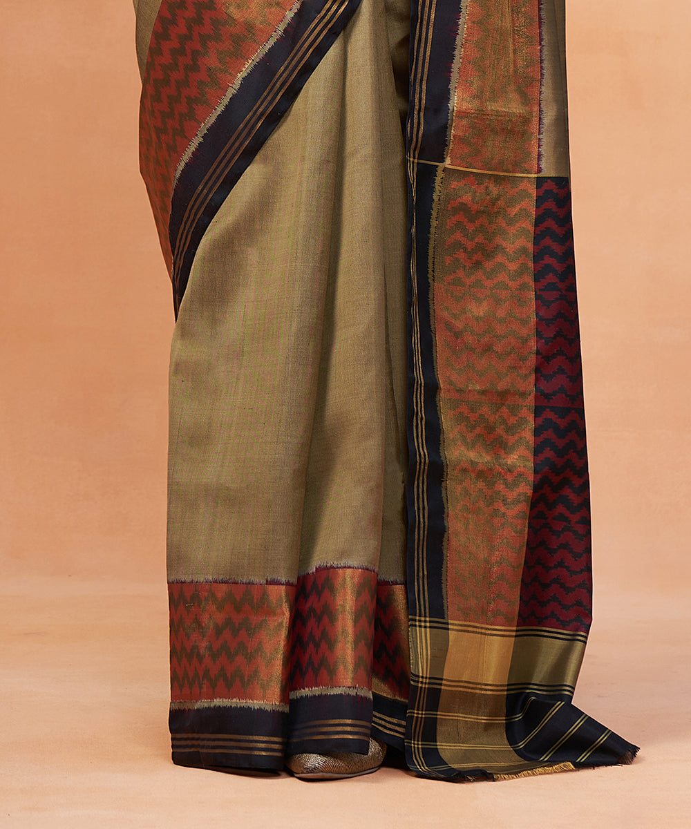 Handloom_Toosh_Color_Pure_Mulberry_Silk_Ikat_Patola_Saree_With_Tissue_Border_WeaverStory_04